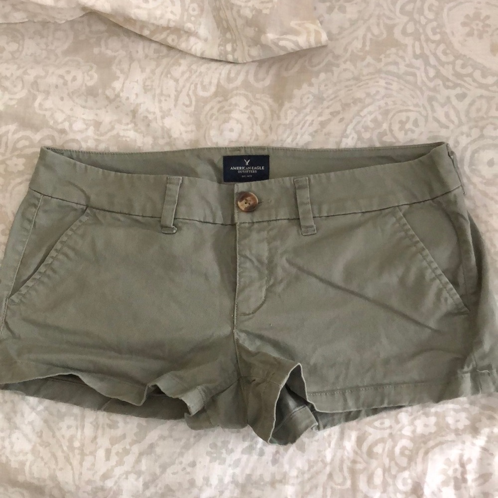 American Eagle army green shortie shorts size 8